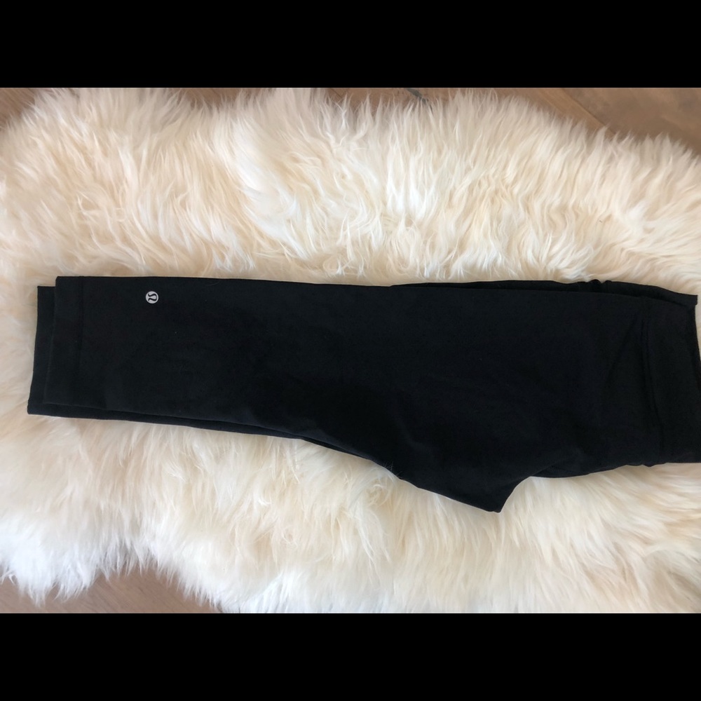 Lululemon black polka dot crop legging